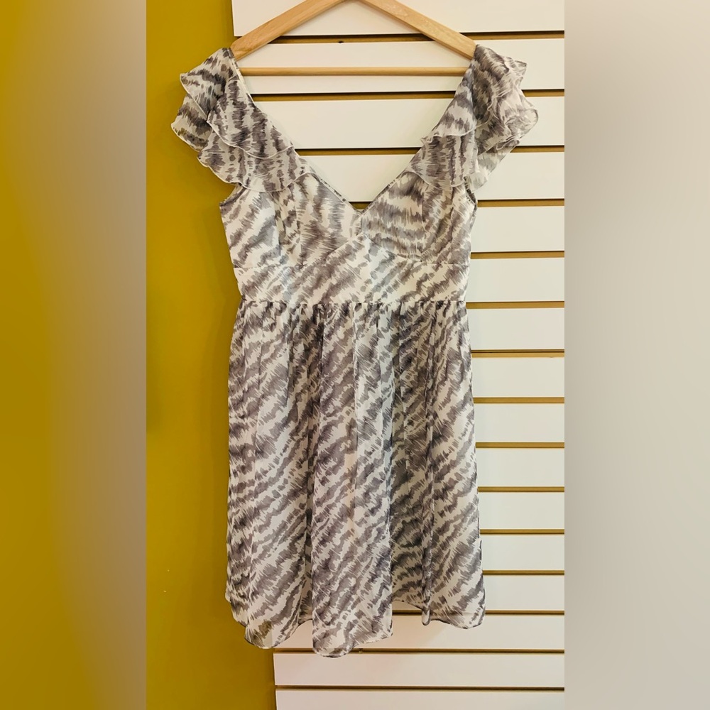 Lovely cold shoulder summer dress 🤍